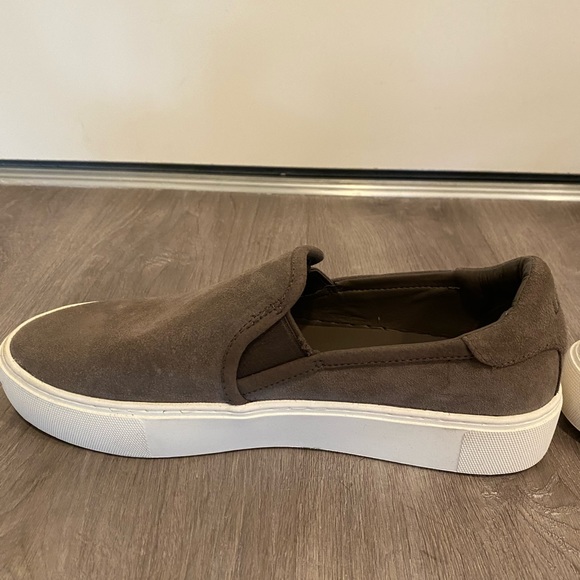 UGG Jass Slip On Sneaker - Picture 3 of 7